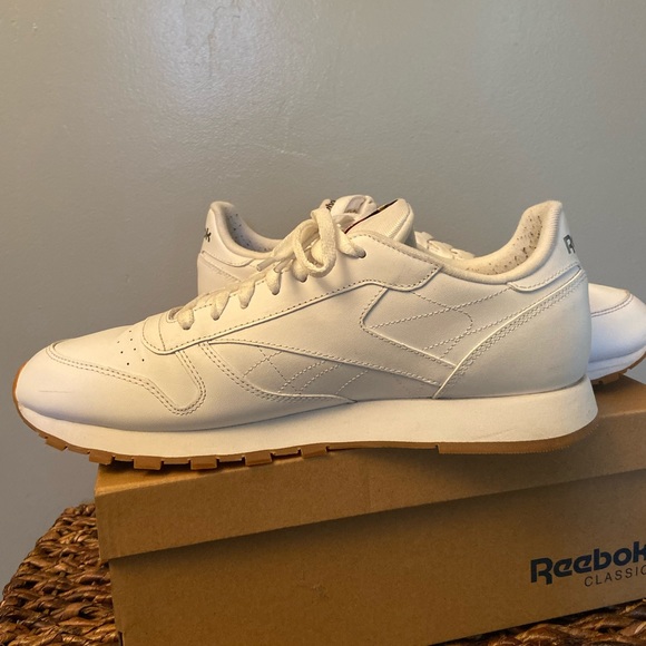 Men’s Reebok Classic - Picture 2 of 4